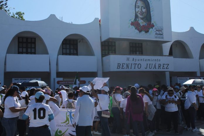 Maestros protestan en Cancún