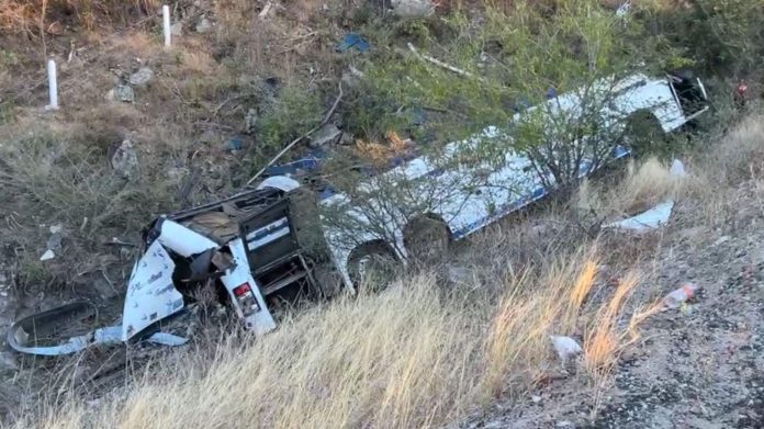 Accidente de autobús en Oaxaca deja 18 muertos y 29 heridos