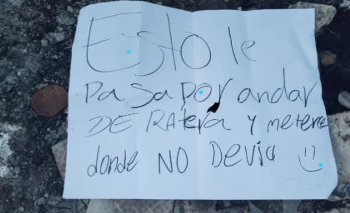 Cartel encontrado junto al cuerpo en la Región 106 de Cancún