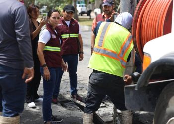Ana Paty Peralta supervisó desazolve de pozos en Cancún