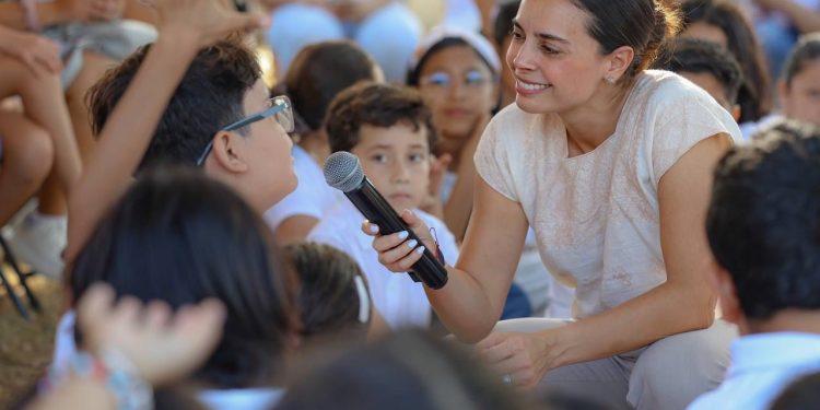 Impulsa Ana Paty Peralta la cultura y memoria histórica de Cancún