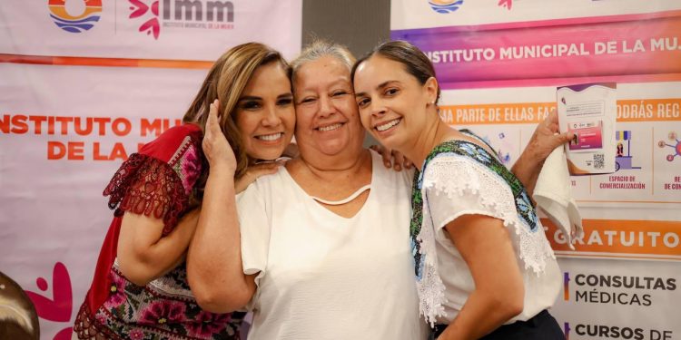 Entregan Ana Paty Peralta y Mara Lezama tarjetas del Programa “Ellas Facturan” en Cancún