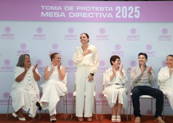 Ana Paty Peralta, asistió a la toma de protesta de la Mesa Directiva de la Asociación Femenil de Ejecutivas de Empresas Turísticas (AFEET) Filial Quintana Roo