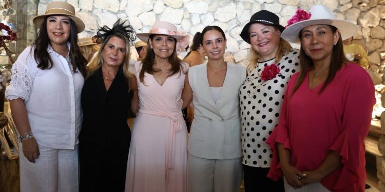 Ana Paty Peralta, participa en el “Desayuno del Sombrero”, en beneficio del Sistema DIF Benito Juárez