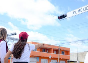 Ana Paty Peralta, supervisó el funcionamiento del nuevo cruce semaforizado ubicado en Av. Politécnico con Av. México