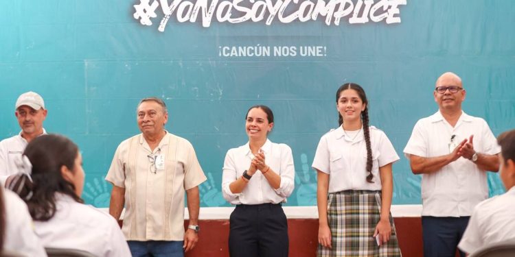 “Yo no soy Cómplice”; otorgan distintivo al campo Escuela San José en Cancún