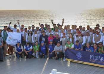 Ana Paty Peralta realiza limpieza en Playa Delfines y en el Cenote Urbano Tuunich en Cancún