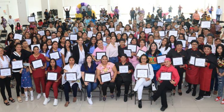 Ana Paty Peralta, fortalece los servicios integrales de las mujeres en Cancún