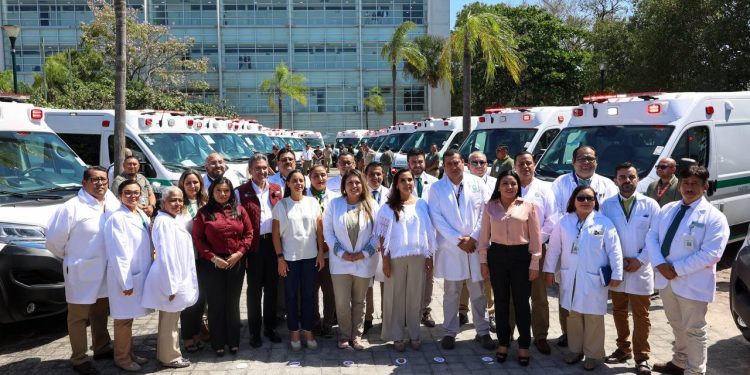 Entregan 20 nuevas ambulancias al IMSS en Quintana Roo para traslados programados en los ejercicios 2025, 2026, 2027 y 2028