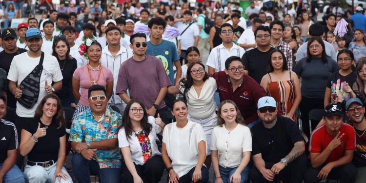 Ana Paty Peralta celebra con la juventud el 55 Aniversario de Cancún