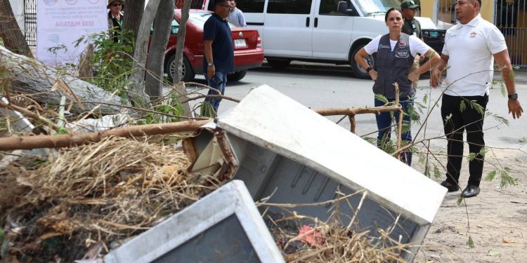 Ana Paty Peralta continúa combatiendo basureros clandestinos por un Cancún limpio