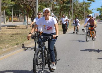 Ana Paty Peralta encabeza Paseo Cancunense con gran participación ciudadana