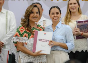 Ana Paty Peralta entrega Plan Municipal de Desarrollo 2024-2027 a la gobernadora Mara Lezama
