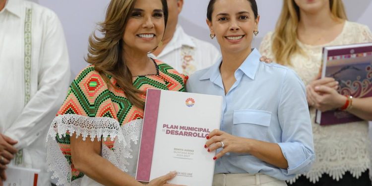 Ana Paty Peralta entrega Plan Municipal de Desarrollo 2024-2027 a la gobernadora Mara Lezama
