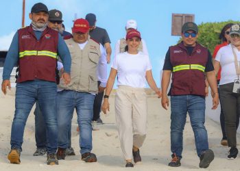 Ana Paty Peralta supervisa playas de Cancún y constata limpieza y seguridad en arenales