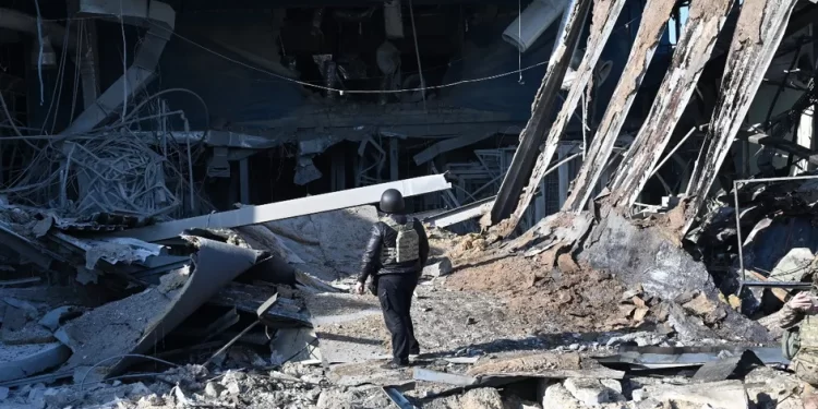 Ataque de misiles rusos contra Kiev deja muertos y tensión internacional