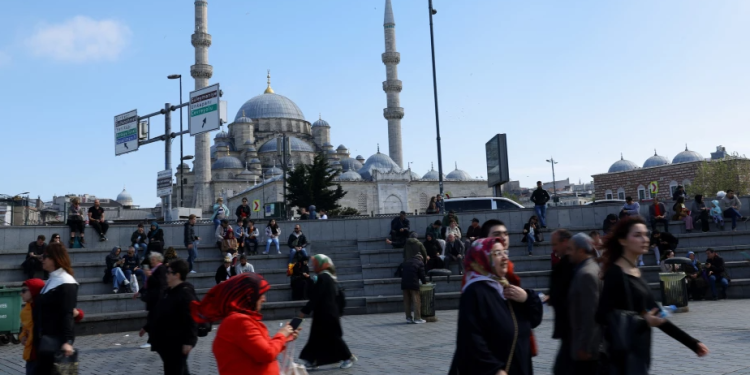 Sismo magnitud 6.2 en Estambul deja más de 151 heridos 