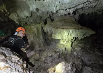 Descubren pieza prehispánica en cuevas del Tren Maya