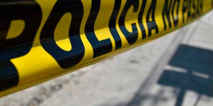 Once cuerpos encontrados tras un enfrentamiento en Tecoanapa, Guerrero, junto a una camioneta incendiada.