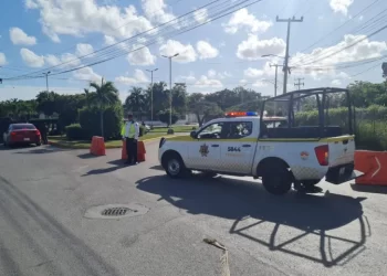 Cierres viales en Cancún por construcción del Puente Nichupté.