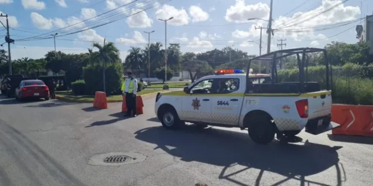 Cierres viales en Cancún por construcción del Puente Nichupté.