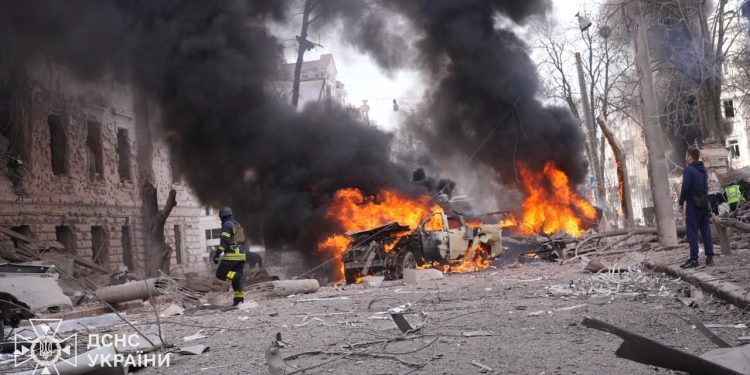 Ataque ruso contra la ciudad de Sumy deja 32 personas muertas en Rusia