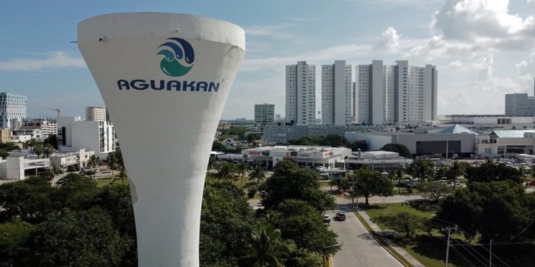 Golpe judicial a Aguakán: pierde amparo y peligra su concesión en Quintana Roo