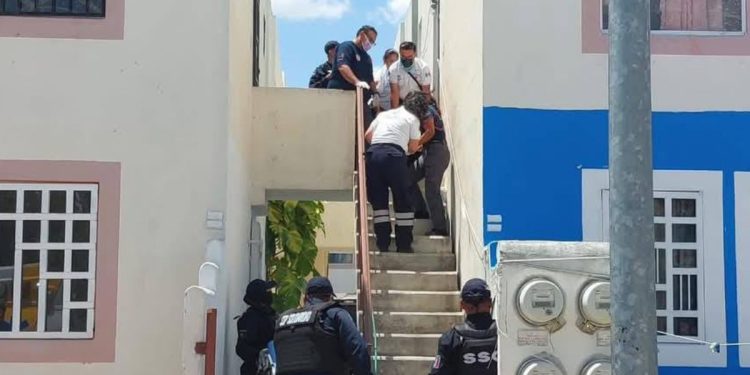 Hombre termina con las vísceras de fuera en Playa del Carmen
