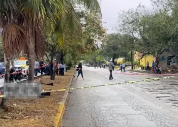 Motociclista pierde la vida en Cancún tras accidente en la avenida Nichupté