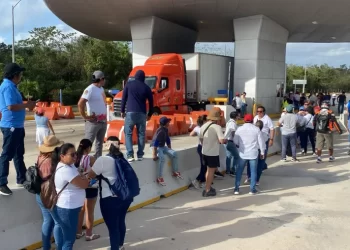 Maestros toman la caseta Cancún-Mérida: Exigen justicia laboral