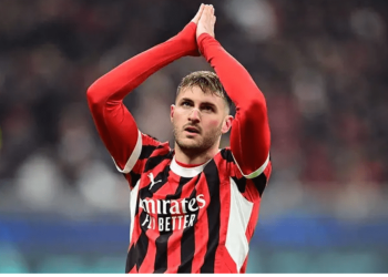 Santiago Giménez se queda sin titularidad en el Milan