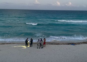 Tres rescates y una muerte en el mar durante Semana Santa en Cancún