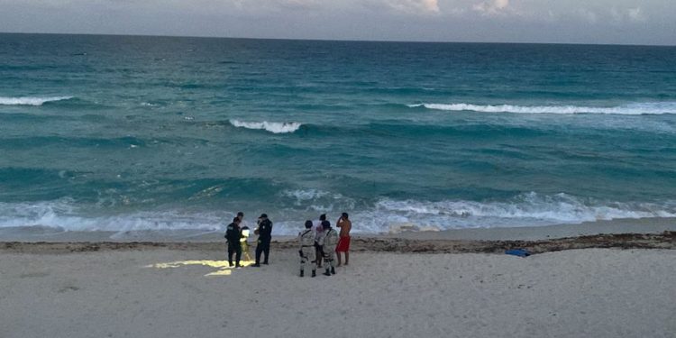 Tres rescates y una muerte en el mar durante Semana Santa en Cancún