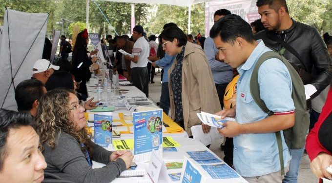 Más del 50% de quienes buscan trabajo son empleos jóvenes egresados