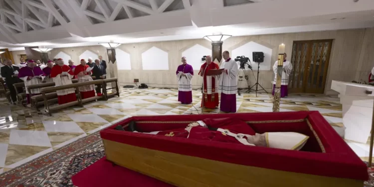 A qué hora ver el funeral del Papa Francisco