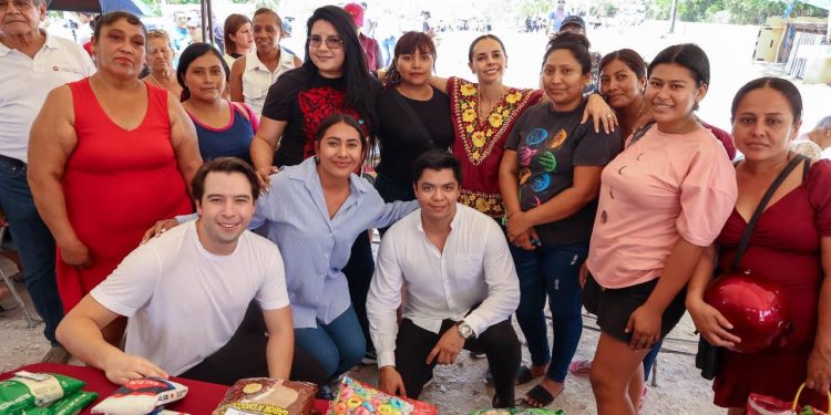 Ana Paty Peralta supervisa el Programa de Regularización Patrimonial en la colonia Cuna Maya
