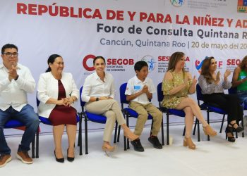 Escucha Ana Paty Peralta propuestas de niños y adolescentes