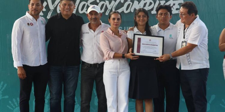 Otorgan el reconocimiento “Yo no soy Cómplice” al Colegio de Bachilleres Plantel Cancún 2