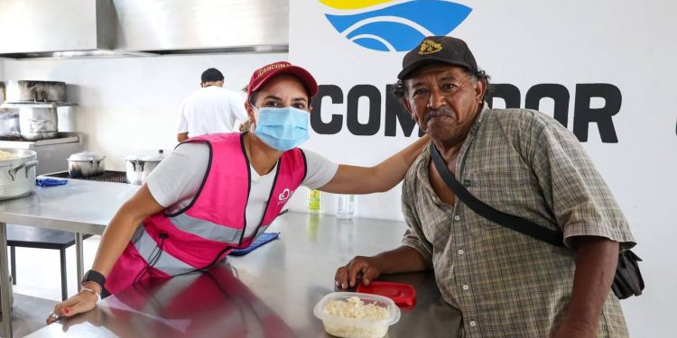 Ana Paty Peralta, visitó el CDC de la SM 235 de Cancún
