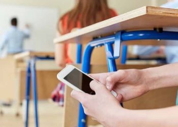 Mexico prohíbe el uso de celulares en escuelas Un castigo