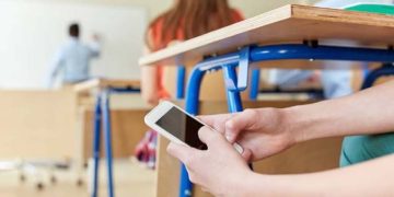 Mexico prohíbe el uso de celulares en escuelas Un castigo