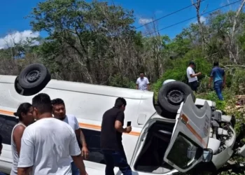 Accidente en la zona maya deja un muerto y varios heridos