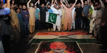 Bombardeo de la India en Pakistán deja 26 muertos y enciende protestas