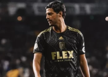 Carlos Vela anuncia su retiro del futbol