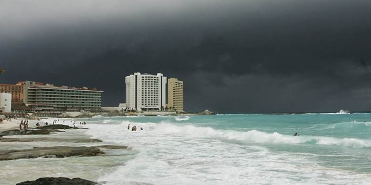 Clima en Cancún 26 de mayo del 2025: Cielo nublado y posibles lluvias por la tarde