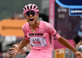 El mexicano Isaac del Toro gana la etapa 17 en el Giro de Italia y refuerza la maglia rosa