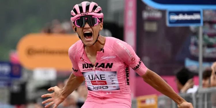 El mexicano Isaac del Toro gana la etapa 17 en el Giro de Italia y refuerza la maglia rosa