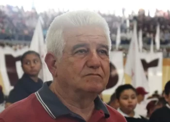 “Buitre, buitre”, Encaran a José Ramiro López Obrador tras reunión en tecnológico de Balancán