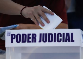 INE prohíbe acordeones digitales por inducir el voto