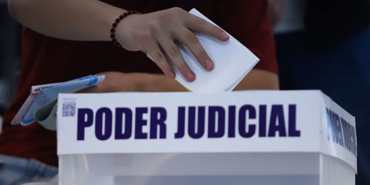 INE prohíbe acordeones digitales por inducir el voto